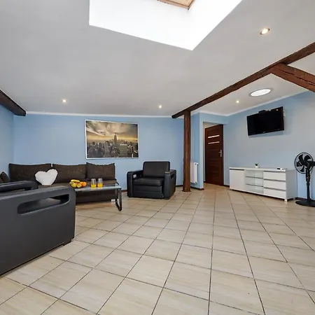 Crystal Viii 公寓 *